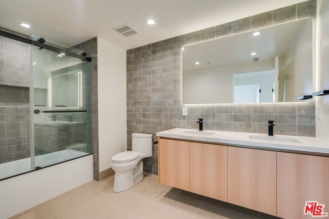 Building Photo - 1414 S Beverly Dr