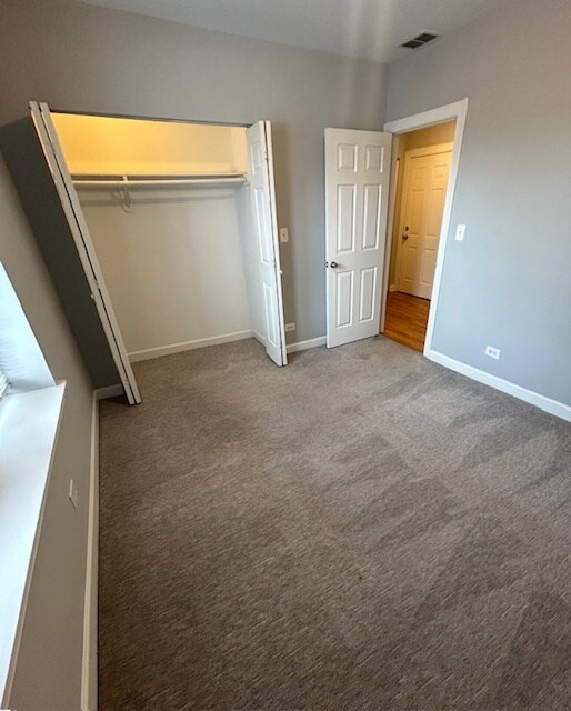 Building Photo - 2340 W Granville Ave