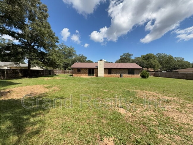 Building Photo - 5621 Lia Dr