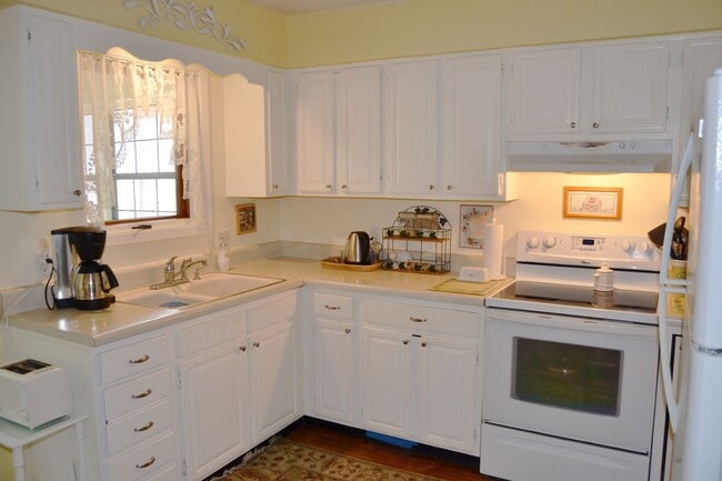 Building Photo - West Gate Area | Furnished | House