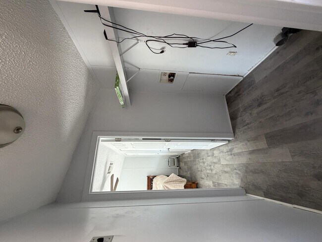 Building Photo - 142 Maryvale Dr