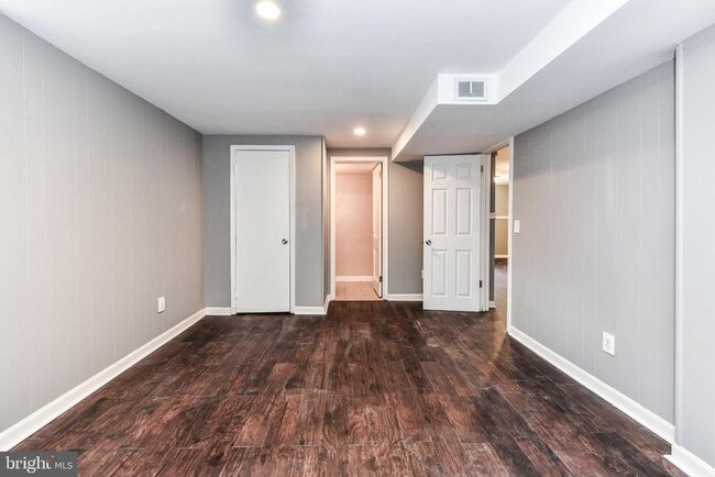 Building Photo - 6607 Berkshire Dr