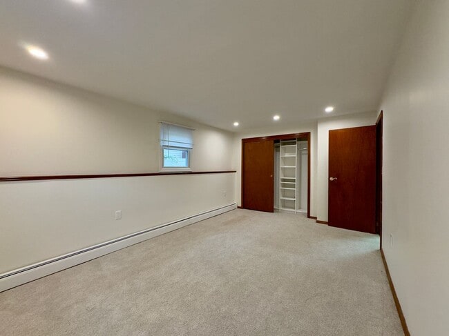 Building Photo - 25 Paddock St