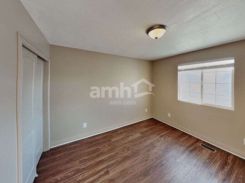 Building Photo - 934 E 490 N