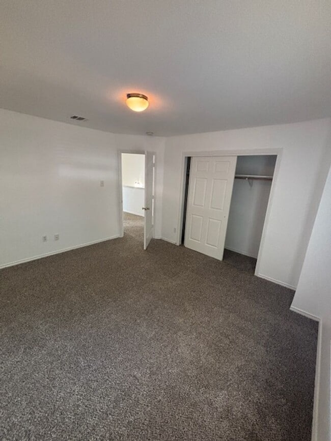 Building Photo - Move-In Ready 4-Bedroom Home with New Floors and Fresh Paint!