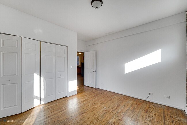Building Photo - Amazing Woodlawn 3 Bedroom Apartment With ...