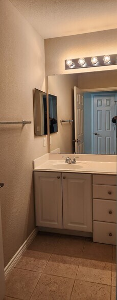 Bath vanity w drawers - 902 Bridges Dr