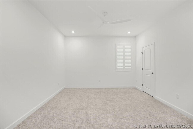 Building Photo - 10550 SW Orana Dr