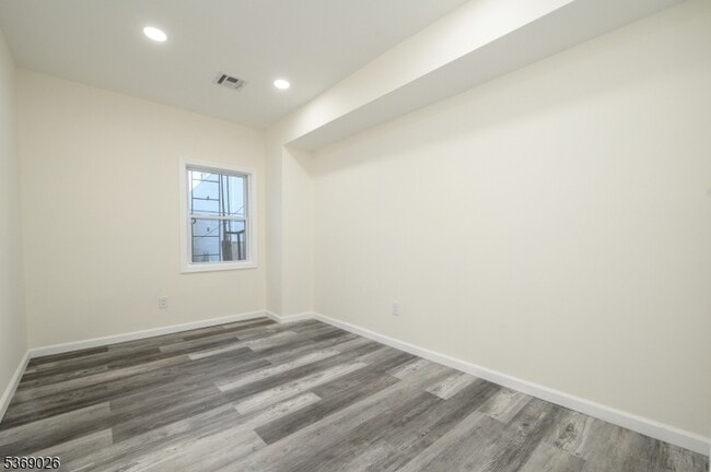 Building Photo - 287 Orange St