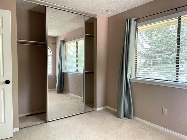 Building Photo - 9005 Scottish Pastures Dr