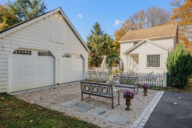 Building Photo - 105 Sill Ln