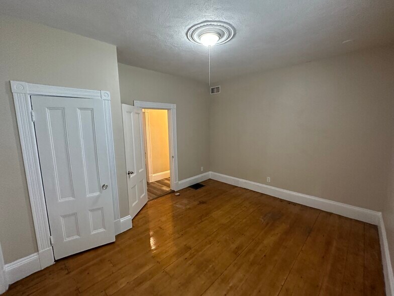 Building Photo - 3243 Washington St