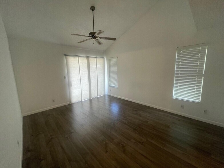 Building Photo - 121 Maplecrest Cir