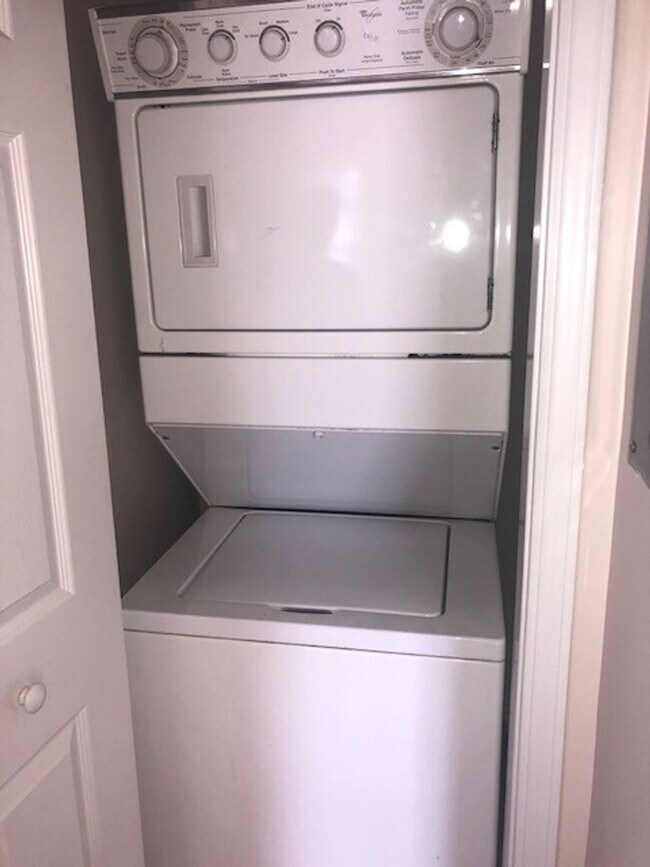 Building Photo - Q201