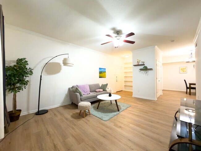 Building Photo - 2255 Braeswood Park Dr