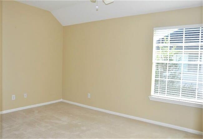 Building Photo - 5634 Heather Run Dr