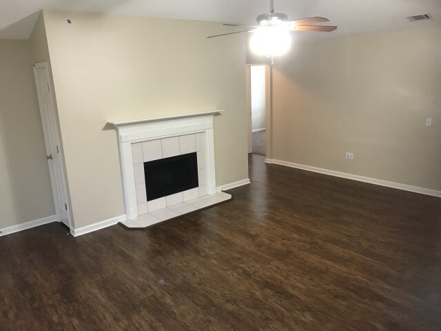 Building Photo - 18 Bluelake Blvd