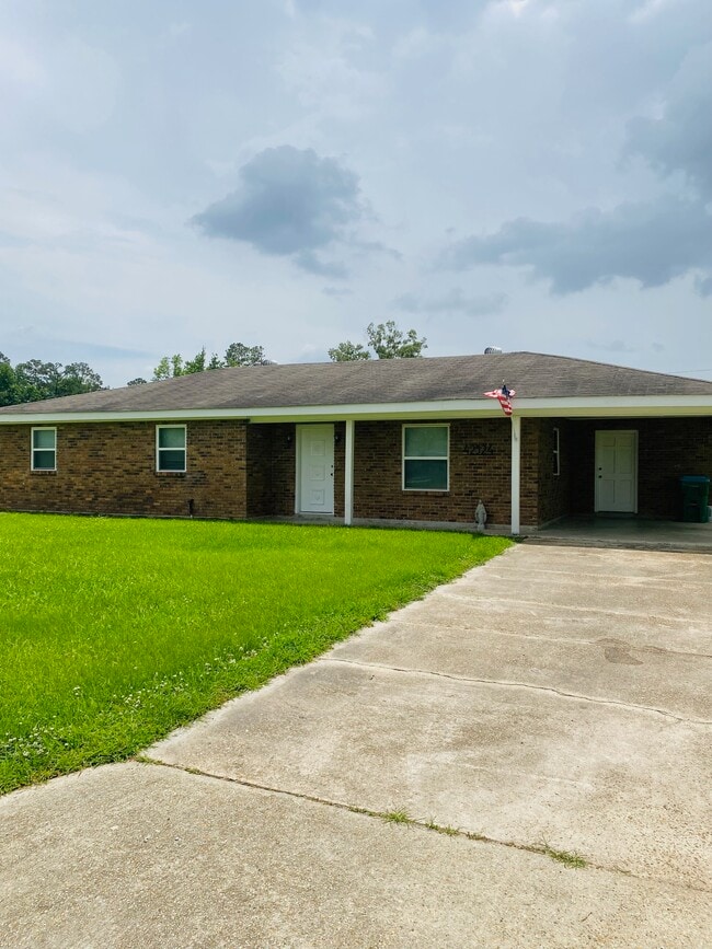 Primary Photo - 42324 Rebekah St
