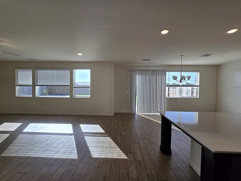 Building Photo - 1779 N Filbert Ave