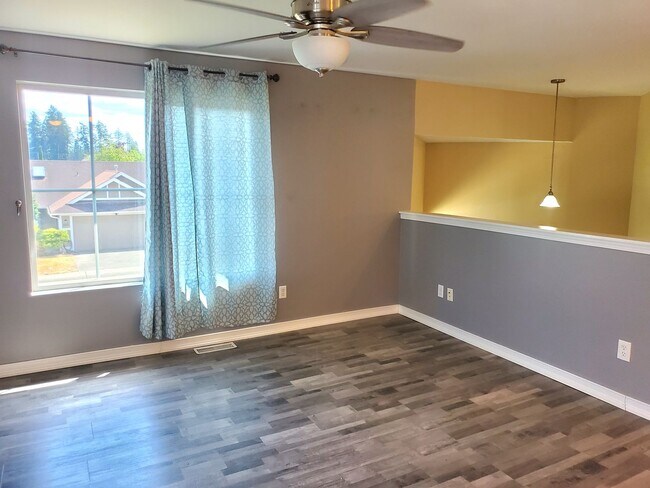 Building Photo - 5 Bed /3 Bath Home in Spanaway