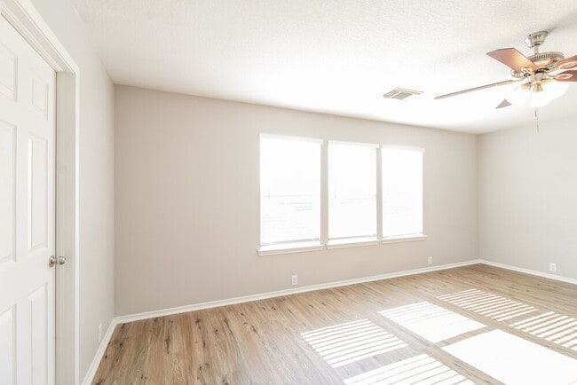 Building Photo - 2715 Feather Green Trail