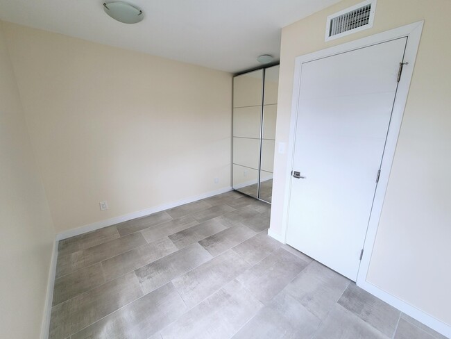 Building Photo - 137 Golden Isles Dr