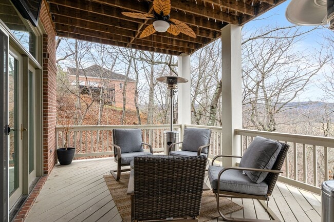 Building Photo - Rent Special! See Description! Spacious Ho...