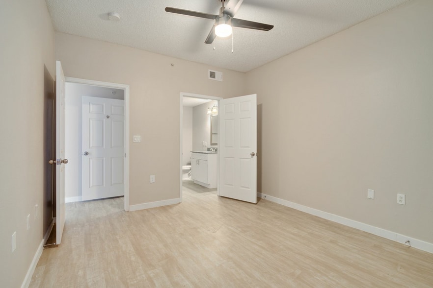 Interior Photo - Arboretum at Lewisville