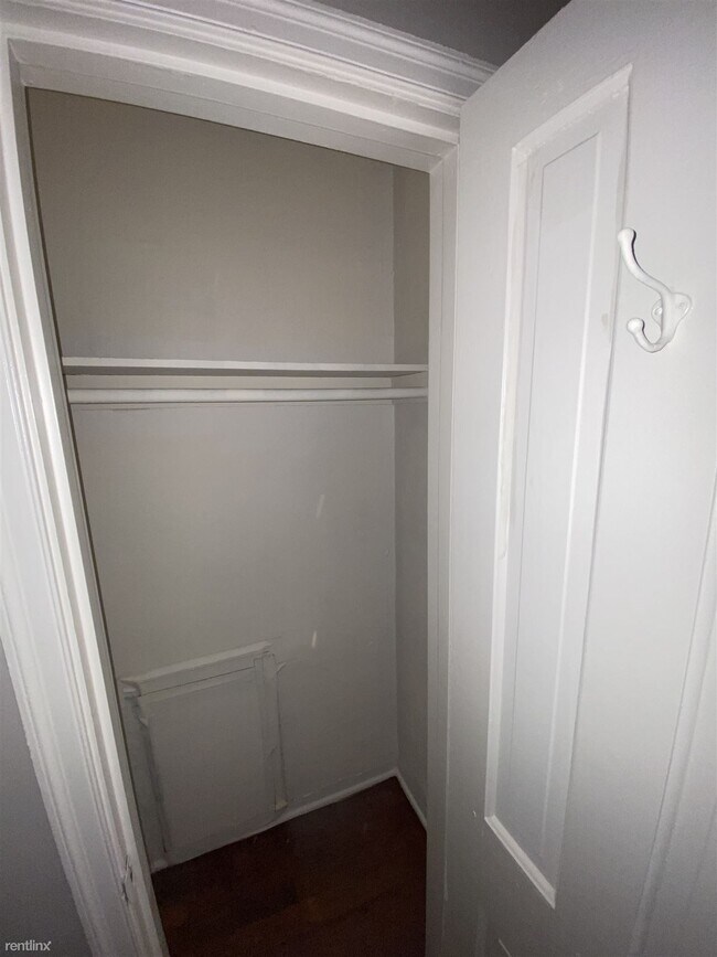 Building Photo - 2 br, 1 bath Duplex - 1125 East 55th Street