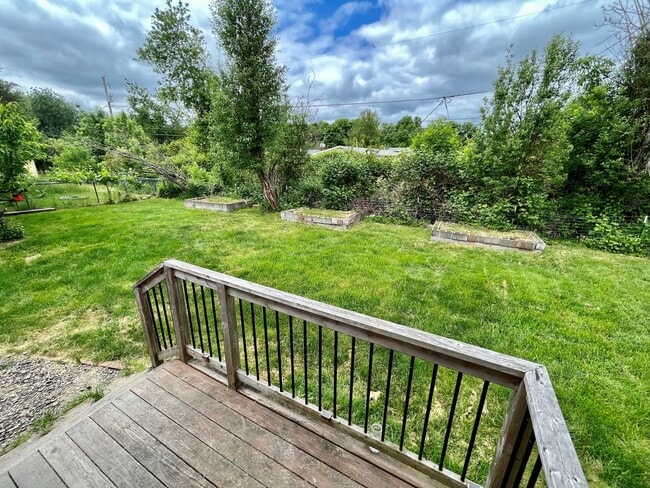 Building Photo - Pet-Friendly Home Conveniently Located Nea...