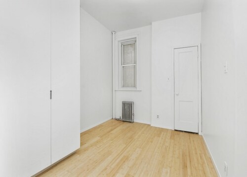 Building Photo - 430 E 9th St