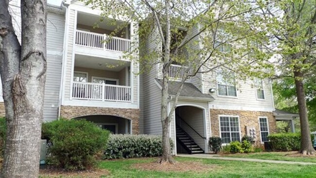 Building Photo - 1301 Ivy Meadow Dr