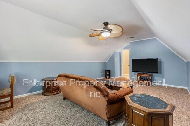 Building Photo - 10290 Shrewsbury Run W