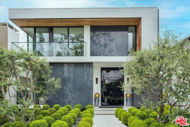 Building Photo - 213 S La Peer Dr