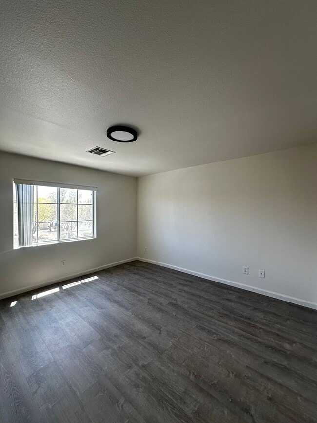 Building Photo - 3 Bedroom Home in the SW!