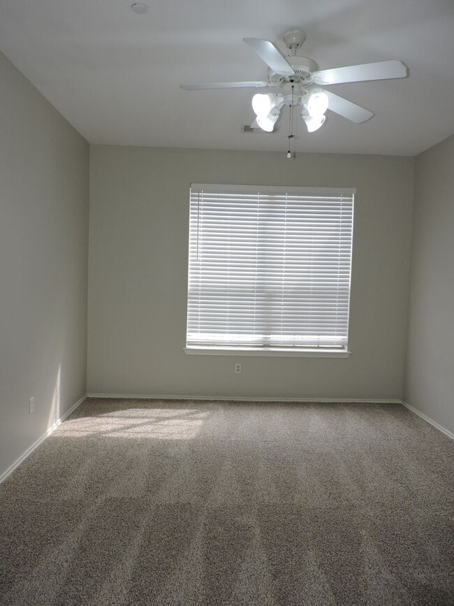 Building Photo - Gorgeous Three Bedroom Condo in South Austin