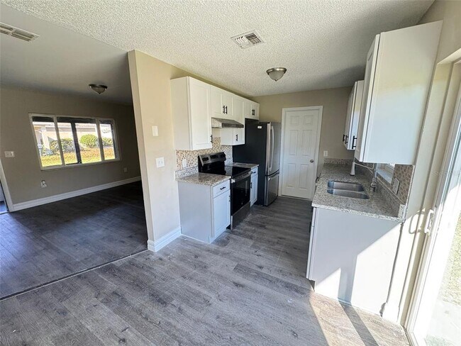 Building Photo - 504 Blackbird Ln