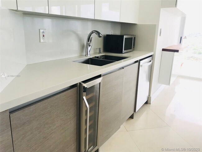 Building Photo - 7330 Ocean Terrace