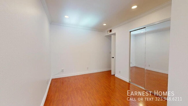 Building Photo - 5652 Yolanda Ave