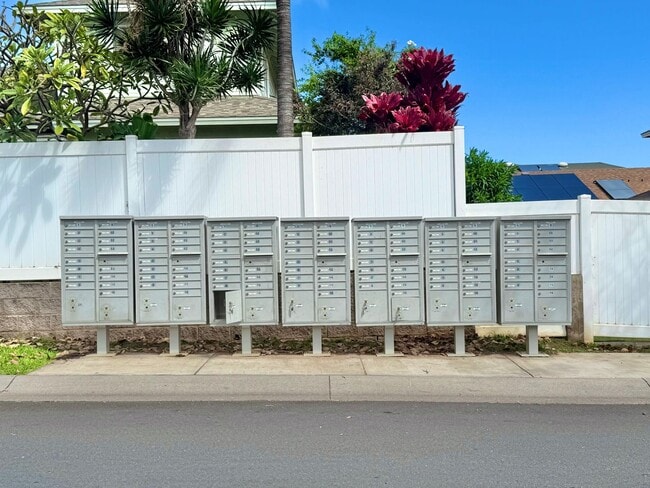 Building Photo - 3 Bedroom / 2 Bathroom Home in Waikapu Gardens!