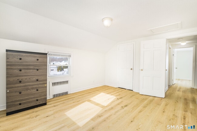 Building Photo - 783 Quaker Ln S