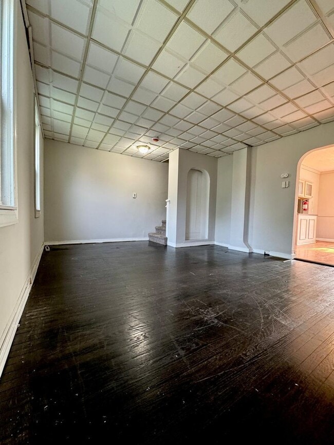 Building Photo - Spacious 3 Bedroom House with 1 bath for R...