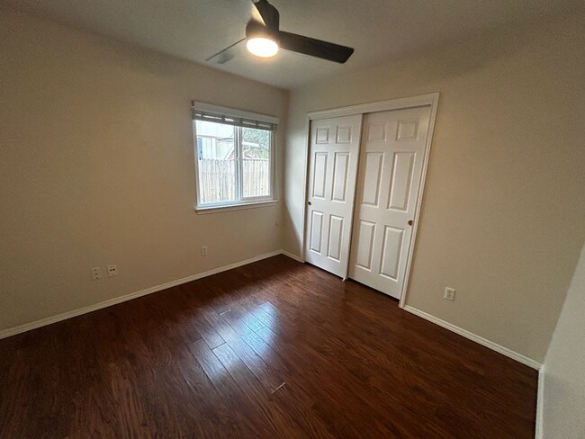 Building Photo - 3BR w/ Fenced Backyard + Garage in Round Rock