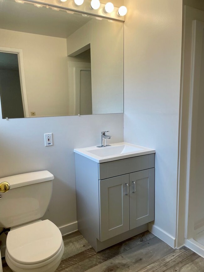 Building Photo - Charming 3 Bed 2.5 Bath Home in Newcastle