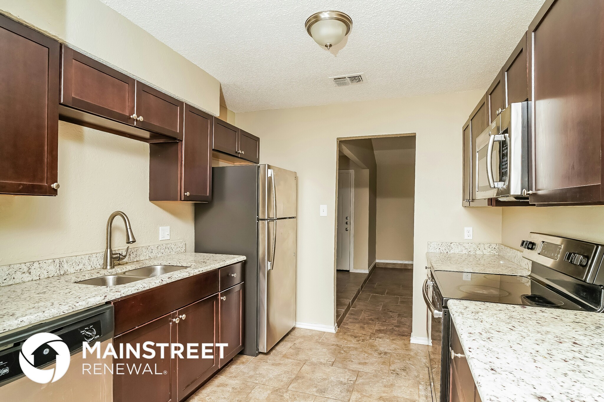 Building Photo - 4820 Crest Dr