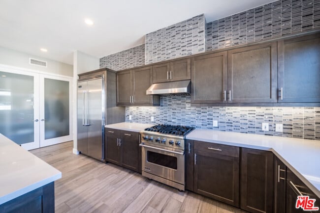Building Photo - 5837 Village Dr