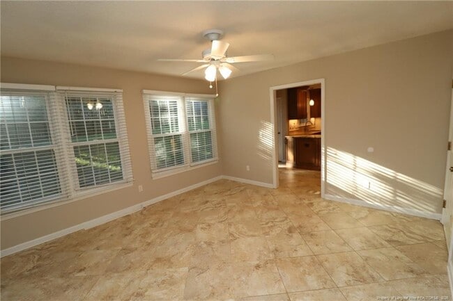 Building Photo - 211 Amberglow Pl