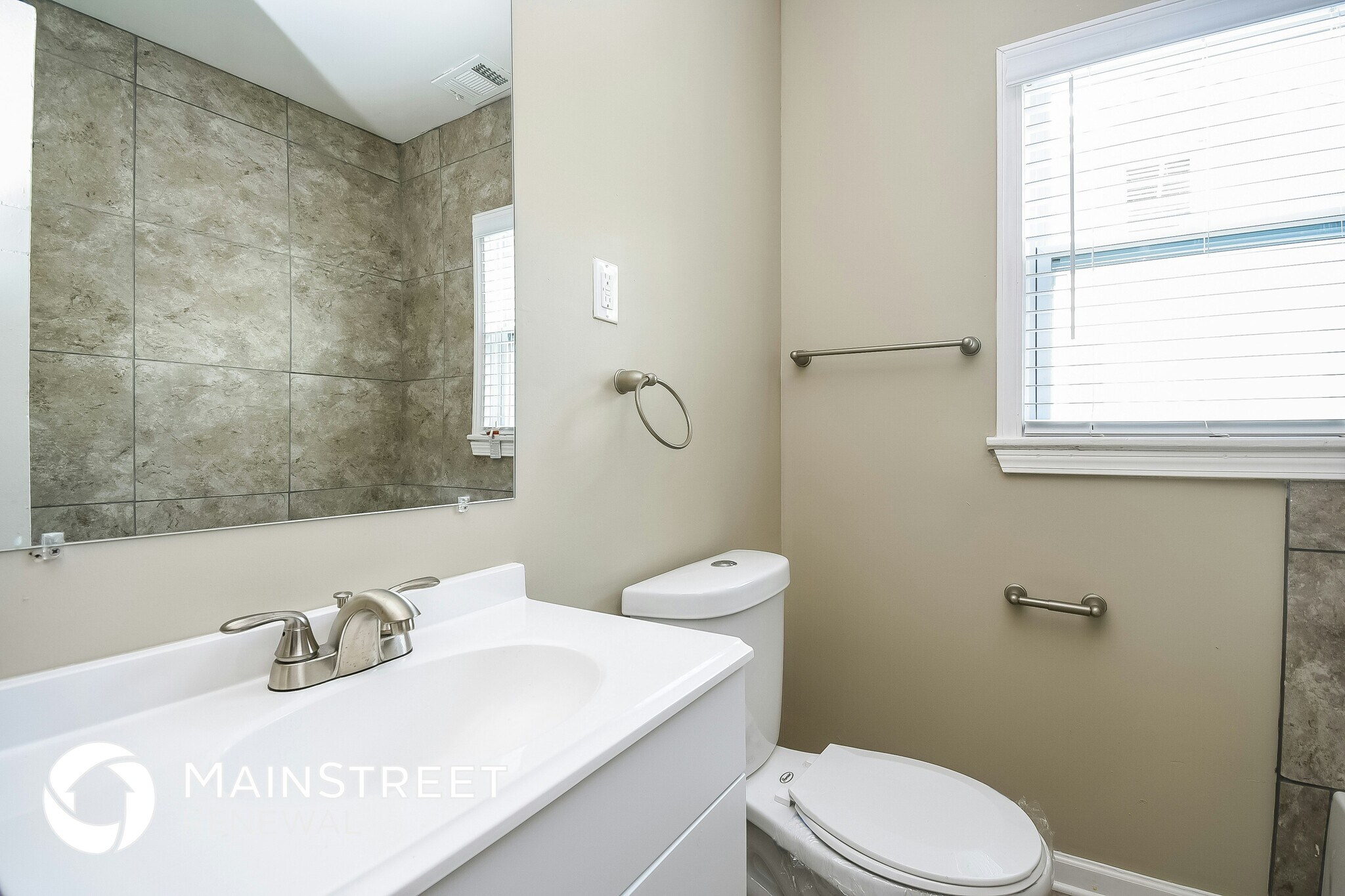 Building Photo - 8404 Thomas Ave