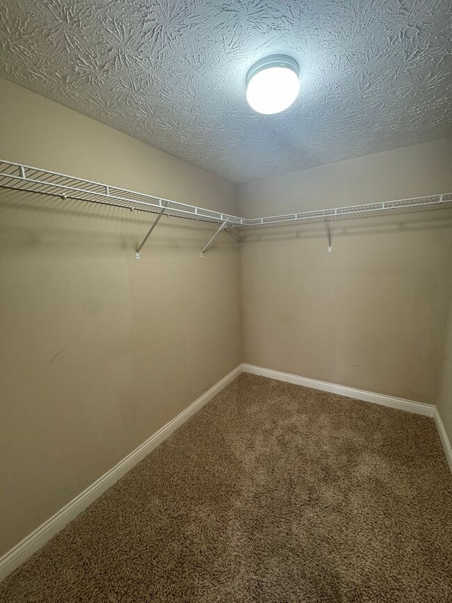 Building Photo - 3 Bedroom Single Family Home