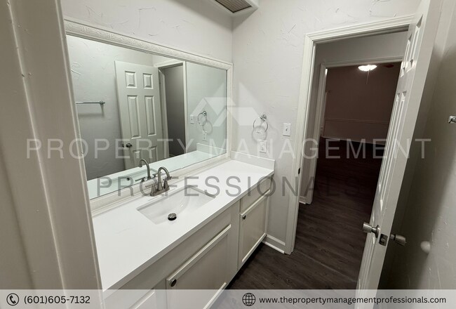 Building Photo - 600 Bay Pointe Ln